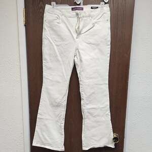 🚨2/$25 or 5/$50🚨Gloria Vanderbilt Cream Jeans
